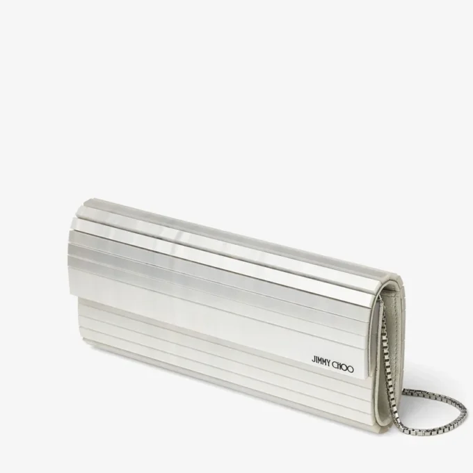 Sweetie ivoorkleurige parelmoeren clutch met zilveren kettingriem Sweetie ivoorkleurige parelmoeren clutch met zilveren kettingriem
