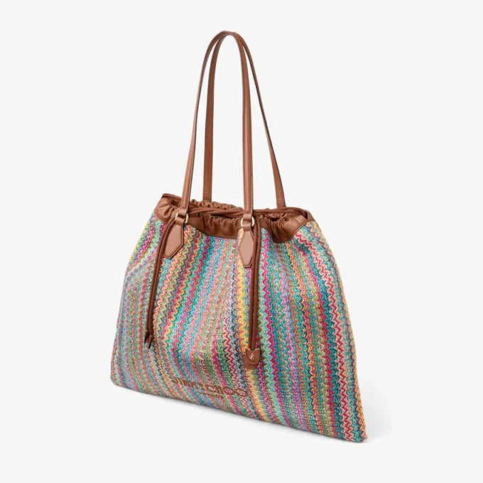 Tote met trekkoord, groot Tote met trekkoord van raffia in multi en tan met chevronpatroon en lederen afwerking Tote met trekkoord, groot Tote met trekkoord van raffia in multi en tan met chevronpatroon en lederen afwerking