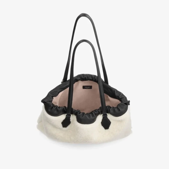 Tote met trekkoord Medium natuurlijke schapenvacht tote met trekkoord en leren afwerking Tote met trekkoord Medium natuurlijke schapenvacht tote met trekkoord en leren afwerking