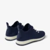 Veles marineblauwe sneakers van gemêleerd kasjmierbreisel met parelknopen Veles marineblauwe sneakers van gemêleerd kasjmierbreisel met parelknopen