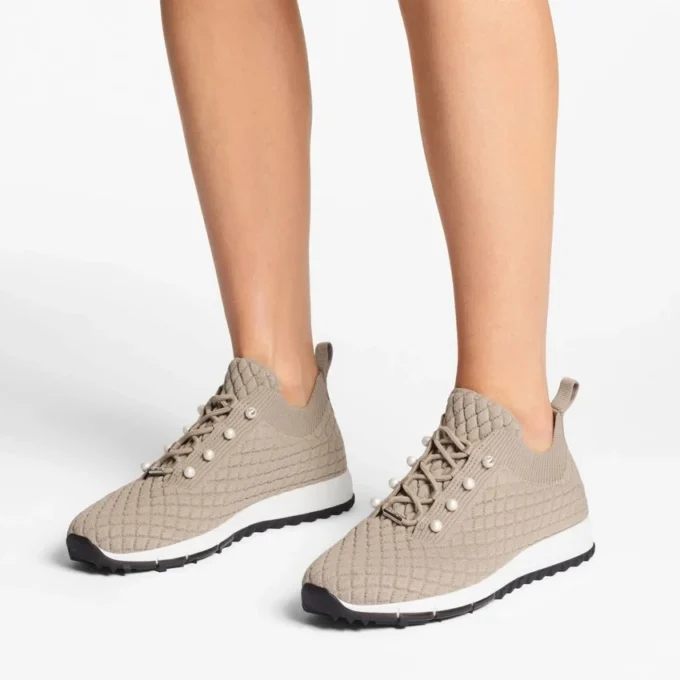 Veles sneakers van gebreid materiaal met steenstructuur Veles sneakers van gebreid materiaal met steenstructuur
