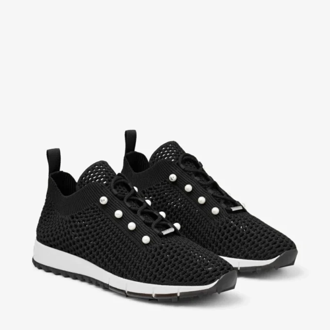 Veles zwarte lage sneakers van gehaakt breisel met parels Veles zwarte lage sneakers van gehaakt breisel met parels