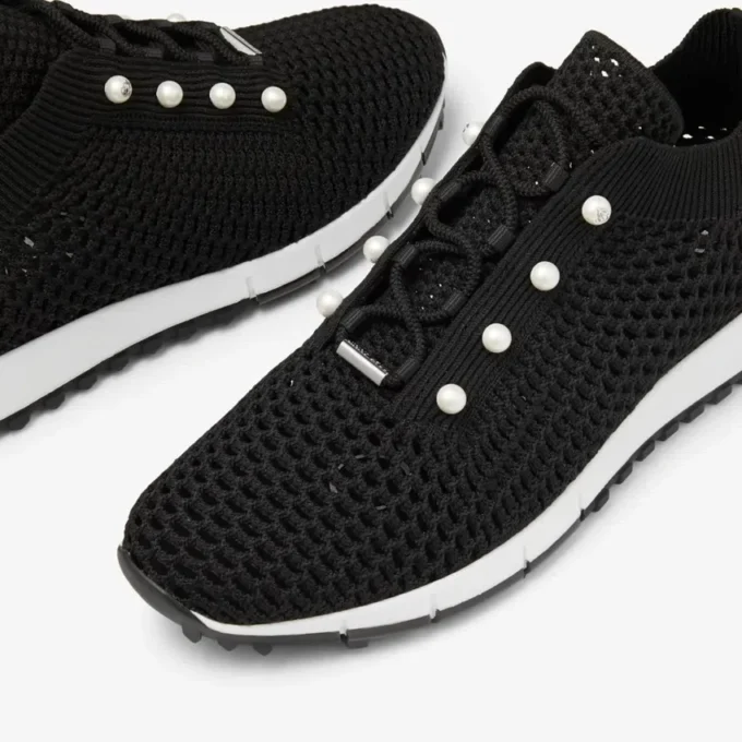Veles zwarte lage sneakers van gehaakt breisel met parels Veles zwarte lage sneakers van gehaakt breisel met parels