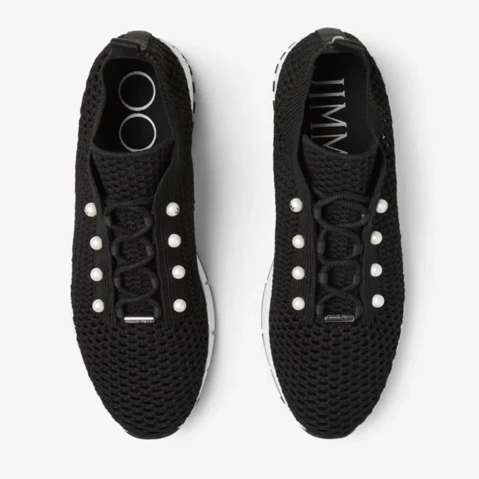 Veles zwarte lage sneakers van gehaakt breisel met parels Veles zwarte lage sneakers van gehaakt breisel met parels