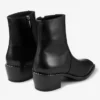 Wilder Boot zwarte enkellaarzen van kalfsleer met metalen details Wilder Boot zwarte enkellaarzen van kalfsleer met metalen details