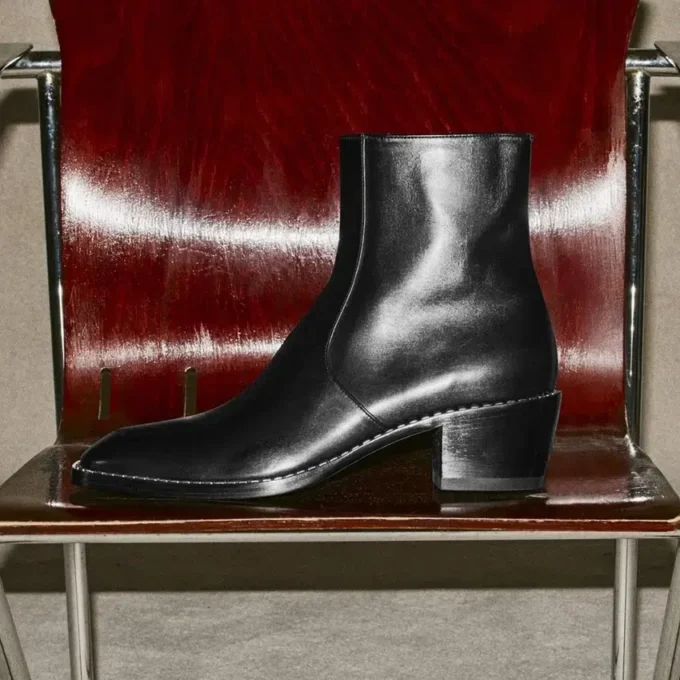 Wilder Boot zwarte enkellaarzen van kalfsleer met metalen details Wilder Boot zwarte enkellaarzen van kalfsleer met metalen details