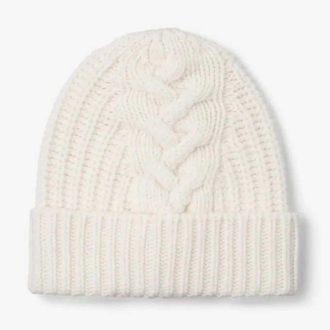 Yuki Cable Latte kabelgebreide beanie met leren logolabel