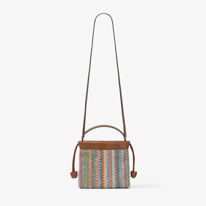 Zakje met trekkoord en handvat Multicolor en bruin chevron raffia zakje met trekkoord en lederen afwerking Zakje met trekkoord en handvat Multicolor en bruin chevron raffia zakje met trekkoord en lederen afwerking