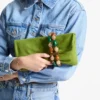 Zandra Clover suède clutch met kralenarmband Zandra Clover suède clutch met kralenarmband