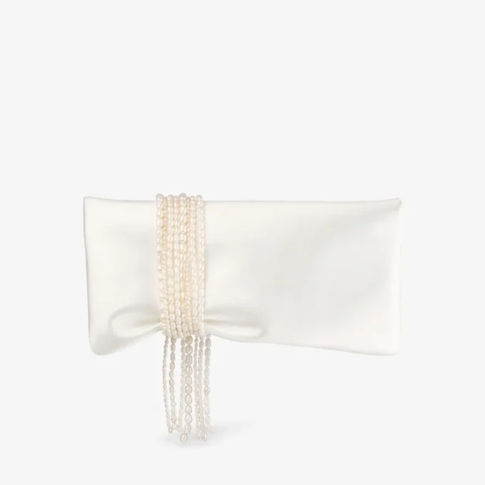Zandra ivoorkleurige satijnen clutch