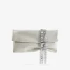 Zandra lichte, zachtgouden glanzende suède clutch met kettingarmband Zandra lichte, zachtgouden glanzende suède clutch met kettingarmband