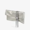 Zandra lichte, zachtgouden glanzende suède clutch met kettingarmband Zandra lichte, zachtgouden glanzende suède clutch met kettingarmband