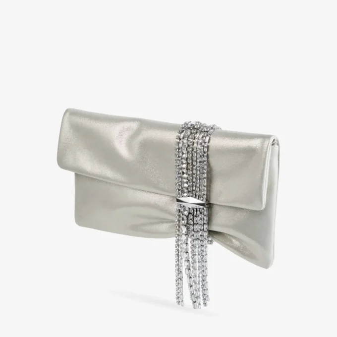 Zandra lichte, zachtgouden glanzende suède clutch met kettingarmband Zandra lichte, zachtgouden glanzende suède clutch met kettingarmband