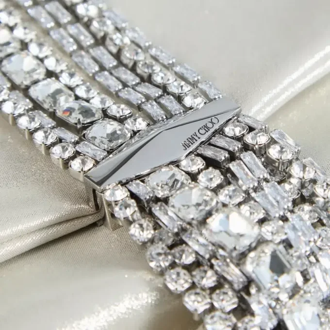 Zandra lichte, zachtgouden glanzende suède clutch met kettingarmband Zandra lichte, zachtgouden glanzende suède clutch met kettingarmband
