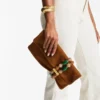 Zandra tan suède clutch met kralenarmband Zandra tan suède clutch met kralenarmband