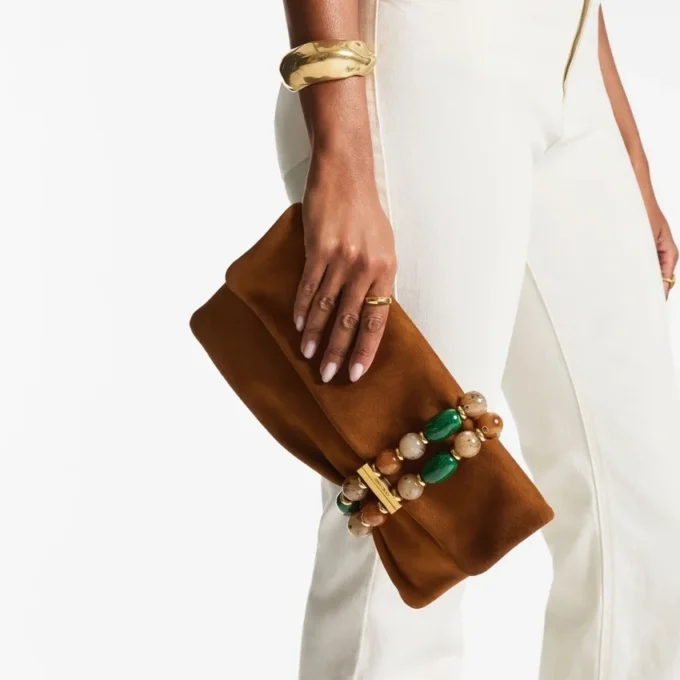 Zandra tan suède clutch met kralenarmband Zandra tan suède clutch met kralenarmband