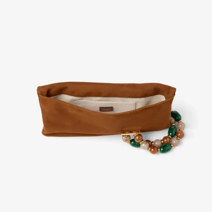 Zandra tan suède clutch met kralenarmband Zandra tan suède clutch met kralenarmband