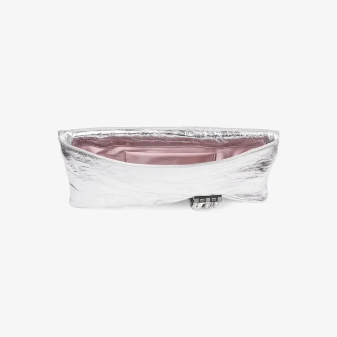 Zandra zilveren vintage metallic leren clutch Zandra zilveren vintage metallic leren clutch