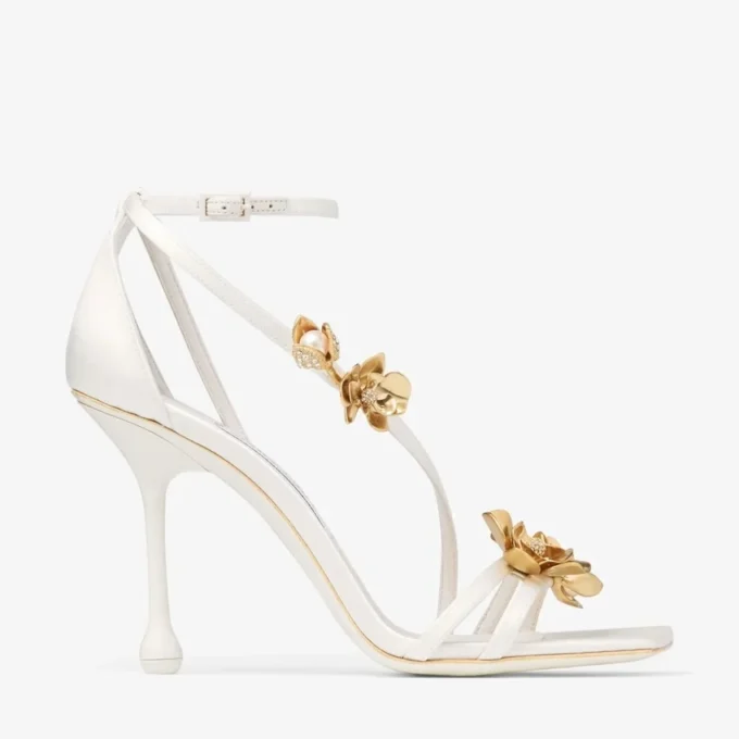 Zea 95 ivoorkleurige satijnen sandalen met bloemen Zea 95 ivoorkleurige satijnen sandalen met bloemen