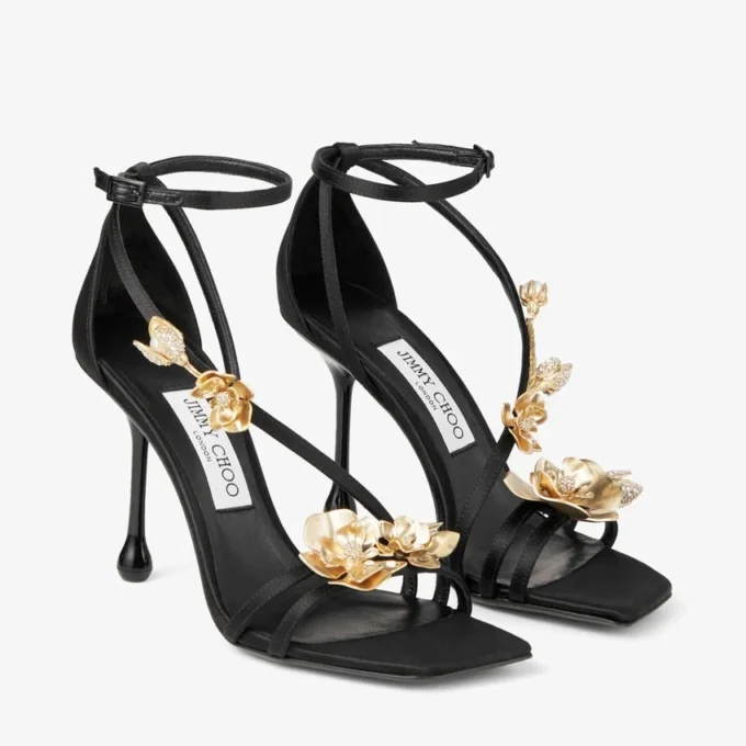 Zea 95 zwarte satijnen sandalen met metalen bloemen Zea 95 zwarte satijnen sandalen met metalen bloemen
